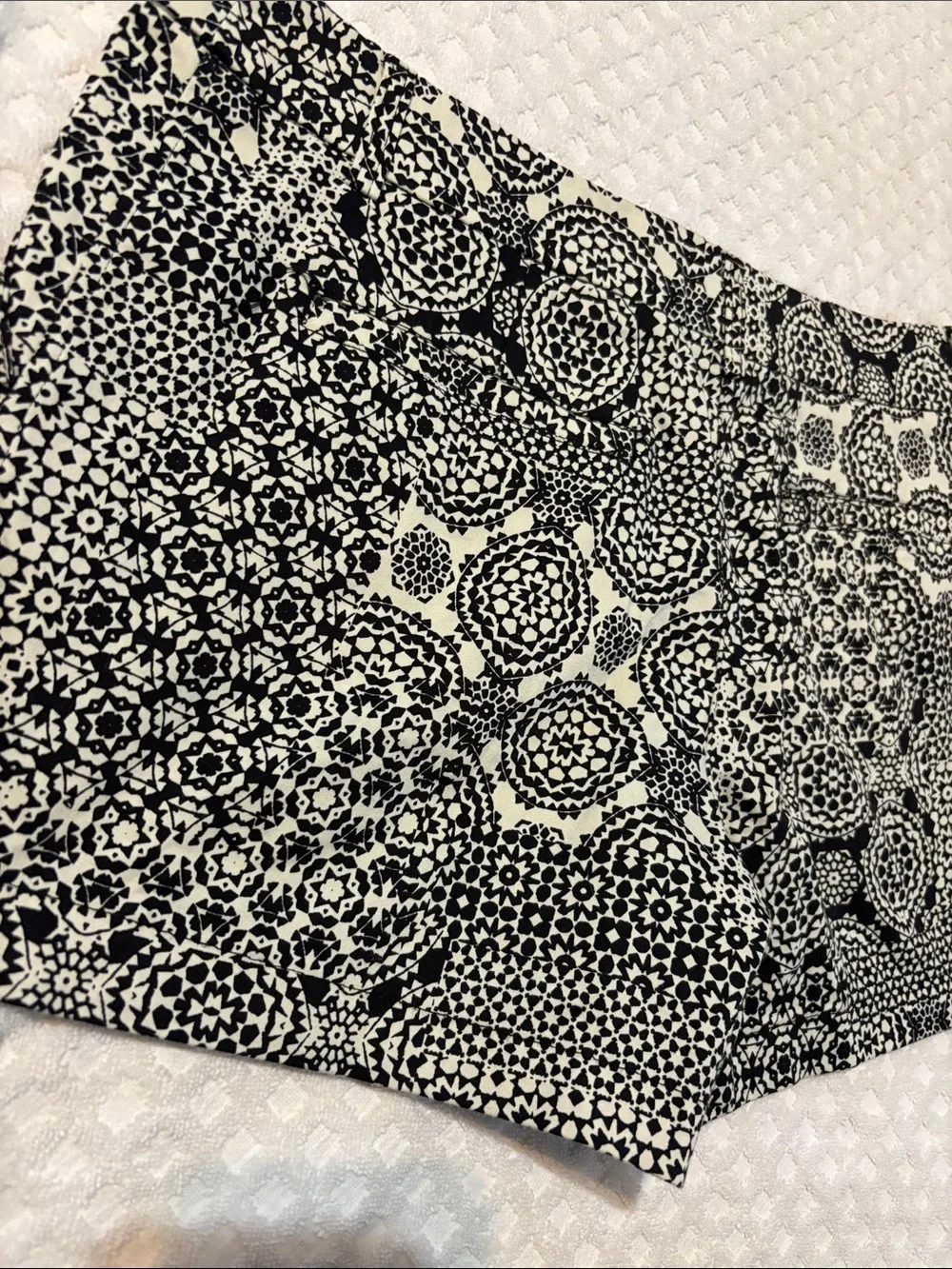 Artisan Ny Black‎ and White Patterned Bermuda Shorts
